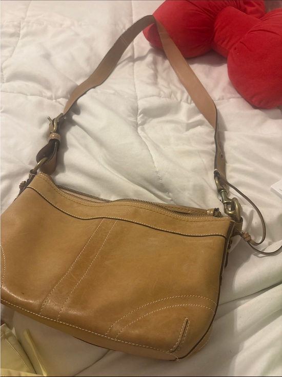Coach Handbags - Vintage genuine leather COACH purse